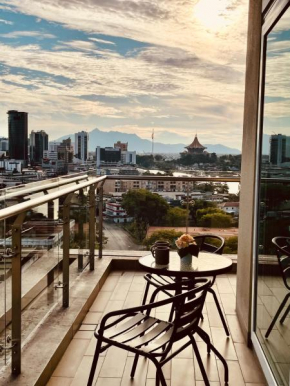 Kuching City Center Riverine Apartment With Balcony and Marvelous Views